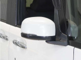 ◆ドアミラーウインカー◆ドアミラーにウインカーを装備しています。対向車に自身の進行方向を合図し安全に運転できます。
