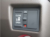 ◆片側電動スライドドア◆狭い駐車場でも乗り降りが楽々♪お子様が隣の車にドアを当ててしまう心配もございません!小さなお子様連れの方もこれで安心。