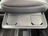 シートバックテーブル付きで便利です☆