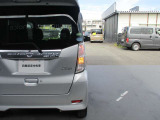後続車からの視認性も良くスタイリッシュなクリアテールランプ