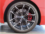 【BMWアロイホイル】軽量かつ強度に拘ったアロイホイル。走行性能ポテンシャルを引き出す設計。車の足元を引き締めてくれる大きなポイントはアロイホイルです。