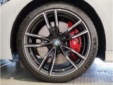 BMW純正アルミホイールです。納車時にはアルミホイールコーティングも承っております!是非ご検討下さいませ。