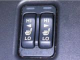 運転席と助手席にシートヒーターを装備しております。