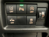 【運転席インパネスイッチ】安全装置関係のスイッチも操作しやすい位置に配置されています。