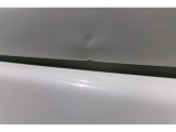 バックドアに小さな凹みがあります。