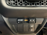 ビルトインタイプのETCで見た目もスッキリ。高速道路の利用にとても便利です。利用には車両情報を登録する「セットアップ」が別途必要です。