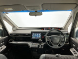 【前方視界】開放的な前方視界!運転がしやすく疲れにくいです♪窓が大きく、見通しがとっても良いおクルマですよ♪