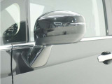 ◆ドアミラーウインカー◆ドアミラーにウインカーを装備しています。対向車に自身の進行方向を合図し安全に運転できます。