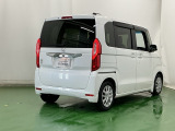 後席の窓には外から車内が見えにくくなるプライバシーガラスを採用。周りを気にせずリラックスして過ごせます