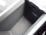 開き口が広く、小物をたくさん入れることが可能です。