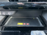 【置くだけ充電】ワイヤレス充電の規格Qi(チー)に対応した一部の機器、もしくはQiに対応したアクセサリーを装着した機器などに限られます