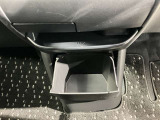 【インストセンターロアボックス】CDなどが収納できる格納式のボックス!