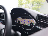 内装はシンプルに使い勝手を考え作られています。お車を運転する感覚をダイレクトに体感して頂けます。室内も広くロングドライブにも快適にお過ごしいただけます。