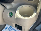 国家資格の自動車検査員も3名在籍しているので、受入/中間/完成検査と保安基準発行のすべてを自社で行います。 同時に10台作業できる広い工場で、プロの整備士が細部まで徹底的に整備します。