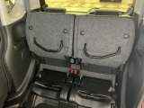 リアシート座面を持ち上げると、背の高い荷物を積むのに便利なトールモードに変身します!多彩なシートアレンジで使い勝手良好!