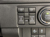 【ウェルカムオープン機能】降車時にスイッチで予約しておけば乗車時にスマートキーを持ってクルマに近づくだけで、スライドドアが自動で解錠しオープン。両手がふさがっている時でもスムーズに乗り込む事が出来ます