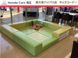 当店のキッズコーナーです。やわらかい素材で作られているため、小さなお子様でも安心してお遊びいただけます。また定期的にクリーニングしていますので、清潔な状態で安心してお過ごしいただけます。