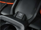 ◆12V電源ソケット◆スマートフォンの充電等にも便利な電源ソケット!使いやすい場所に装備されています。