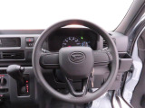 電動パワーステアリングで軽々運転できちゃう♪