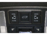 両側電動スライドドアはドアの直接操作以外にも運転席からのスイッチ操作やリモコン操作でも開閉が可能!狭い駐車場などでもドアの開閉が楽々・安心ですね!