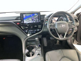 運転席周りのレイアウトをご覧ください。ナビゲーションが綺麗に装着されすっきり収まってますね!