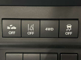 機能制御用のスイッチはステアリング右奥に集約されておりますので、運転の邪魔になりません!