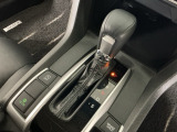 オートマチックシフトレバーは、手になじみ操作しやすい形状で安全運転にもつながります♪