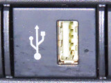 USB端子を装備しております。