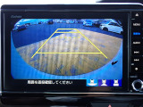 ◆【リアカメラ】が装着されています。リバースに入れるだけで映ります。後方の安全確認や、狭い駐車場での車庫入れ、雨の日や夜間など視界の悪い時に便利です。安全にバックする為には欠かせない装備です。