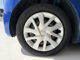 専用のホイールキャップです。タイヤサイズは、155/65R14です。