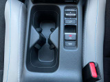 運転席と助手席で使えるドリンクホルダーです