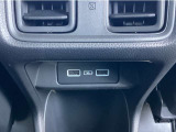リヤ席の充電ジャック装備!