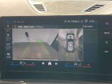 鮮明なバックカメラと上空からのサラウンドビューで駐車もラクラク。