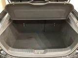 ラゲッジルーム内の凹凸をなくす事でスッキリした広がりを造りだし、荷物がスムーズに出し入れできる気持ちよさ、使い易さを実現!