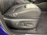 パワーシート搭載、微妙な調整が手軽にでき、ピッタリのポジションで運転することが可能です。
