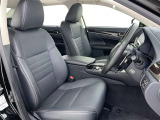 高いホールド性で運転姿勢が安定します。長距離ドライブでも疲れにくいのが魅力です。快適なドライビングライフをお送りください♪