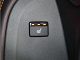 後席シートヒーターも付いております。