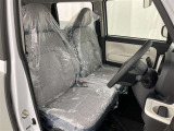 高いホールド性で運転姿勢が安定します。長距離ドライブでも疲れにくいのが魅力です。快適なドライビングライフをお送りください♪