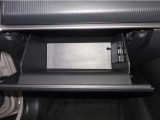 【グローブボックス】シンプルなデザインのグローブボックス。車検証などを収納しておくことが出来ます。