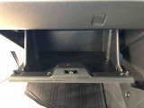 よく使うものが手を伸ばせばすぐ届く、機能面で充実した収納。