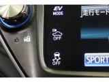 EV走行は静かですが、車が来ていることに気づいてもらえず危ないことも。そのため、車の接近を音で知らせる車両接近通報装置が装備されています。静かに走りたい時などは車にOFFボタンで音オフができます。