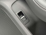 自動車保険もお任せください。Audi自動車保険プレミアムは、フロントガラス、タイヤパンク、ドアミラーの損害を補償する、Audiプレミアムケアが無償で付帯されます