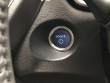 エンジンスタートスイッチです。キーが車内にあれば、エンジンの始動や停止はスイッチを押すだけ!キーを取り出す手間を省き、ワンプッシュで操作できるので簡単でスムーズです。