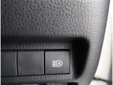 オートマチックハイビームとは、先行車や対向車のライトを認識し、ハイビームとロービームを自動で切り替える機能です。夜道の視界を確保します。詳細は販売店スタッフまでおたずねください。