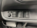 パワーウィンドウスイッチで運転席から全席の窓の開閉ができます♪
