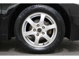 社外のアルミホイールが足元を飾ります!タイヤサイズは185/65R15です。