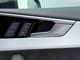 自動車保険もお任せください。Audi自動車保険プレミアムは、フロントガラス、タイヤパンク、ドアミラーの損害を補償する、Audiプレミアムケアが無償で付帯されます