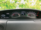 視認性の高いメーター類は、運転に必要な情報を的確に伝えます。速度や回転数などを一目で確認でき、安全運転をサポートします。