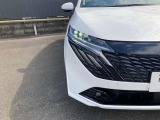 夜間走行の様々な局面に向けて、LEDヘッドランプで視認性をしっかり確保☆ハロゲンヘッドランプのおおよそ2倍の光量で、広範囲に明るくドライバーをサポートしてくれます。