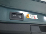 パワーバックドア装備!リヤゲートのスイッチを押すだけでバックドアが閉まります!運転席周りからも開閉の操作ができます♪